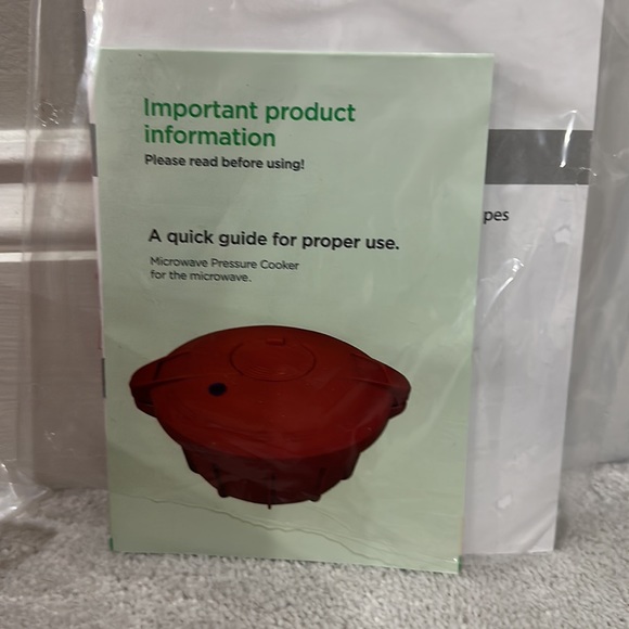 Microwavable Red pressure cooker - Picture 2 of 3
